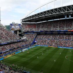 La pantalla muestra la asistencia de 66.925 personas durante el partido de dieciseisavos de final de la Copa Mundial de la FIFA 2026 entre Bélgica y Senegal en el Estadio de Seattle en Seattle, Washington. | Foto:Emilee Chinn/Getty Images/AFP