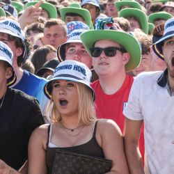 Aficionados ingleses reaccionan mientras ven el partido de dieciseisavos de final del Mundial de 2026 entre Inglaterra y la República Democrática del Congo, en el 4TheFans Fan Park en Brighton, al sur de Inglaterra. | Foto:CARLOS JASSO / AFP