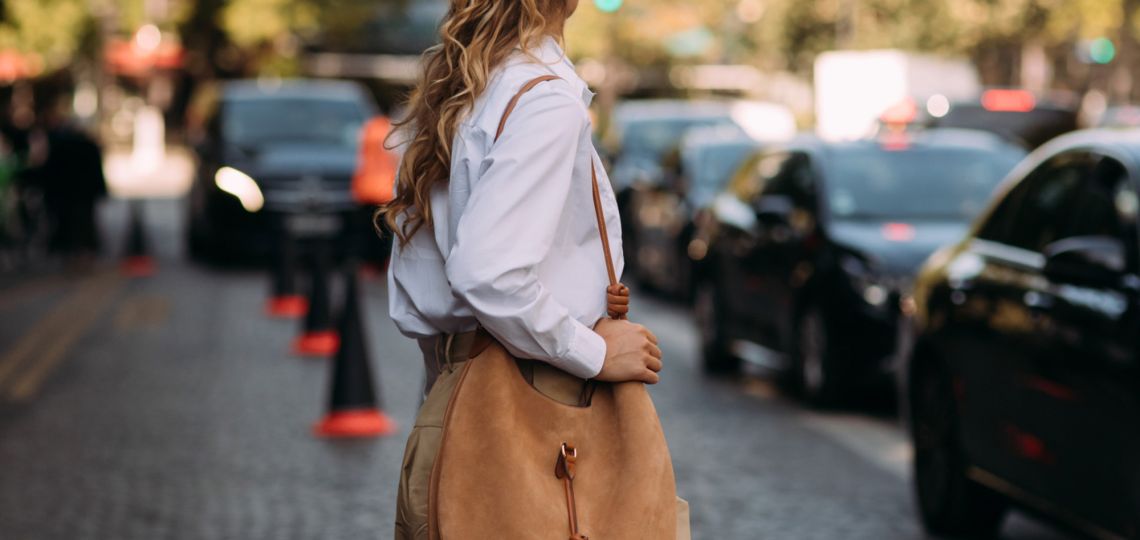 Blusas elegantes para combinar con pantalones palazzo y lograr el look más sofisticado