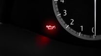 ¿Qué significa esta luz en el tablero? El aviso que nunca deberías ignorar para evitar una rotura del motor