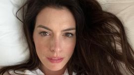 Anne Hathaway lució su panza de embarazada durante sus vacaciones en St. Tropez