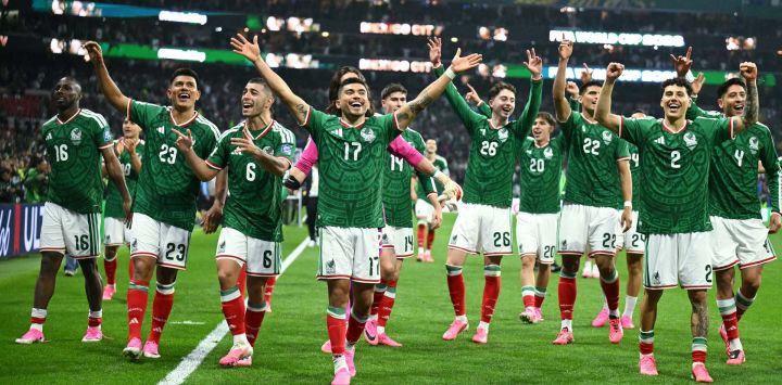 Los jugadores de México celebran la victoria en el partido de dieciseisavos de final del Mundial 2026 entre México y Ecuador, disputado en el Estadio Ciudad de México.
