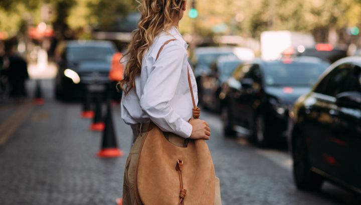 Blusas elegantes para combinar con pantalones palazzo y lograr el look más sofisticado
