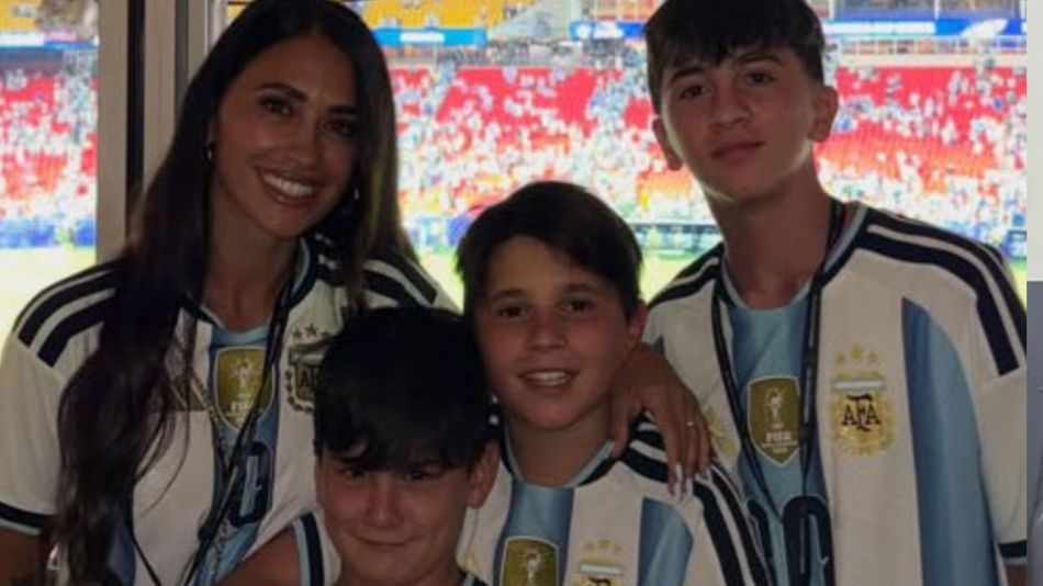 Antonela Roccuzzo junto a sus hijos Thiago, Mateo y Ciro Messi