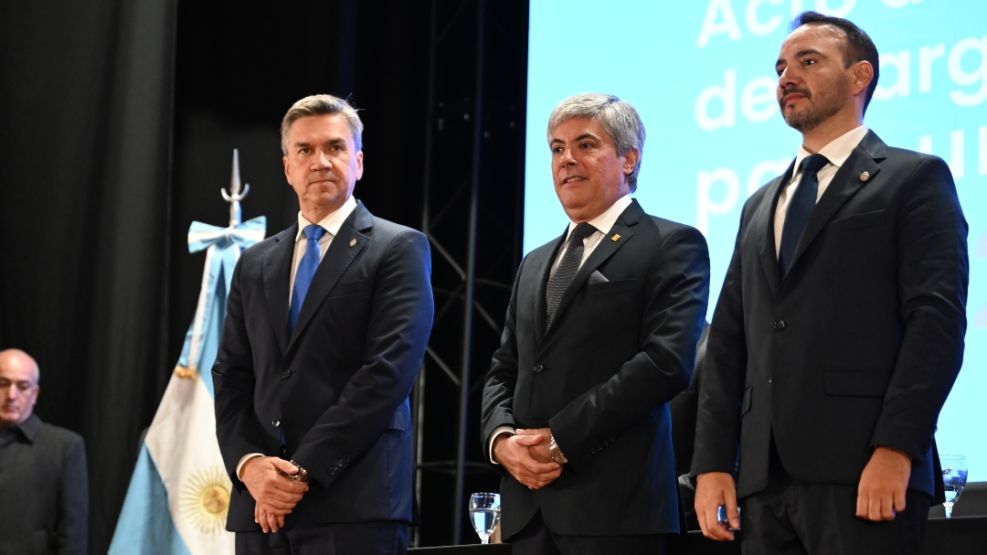 Larroza estuvo acompañado de los gobernadores Zdero y Valdés