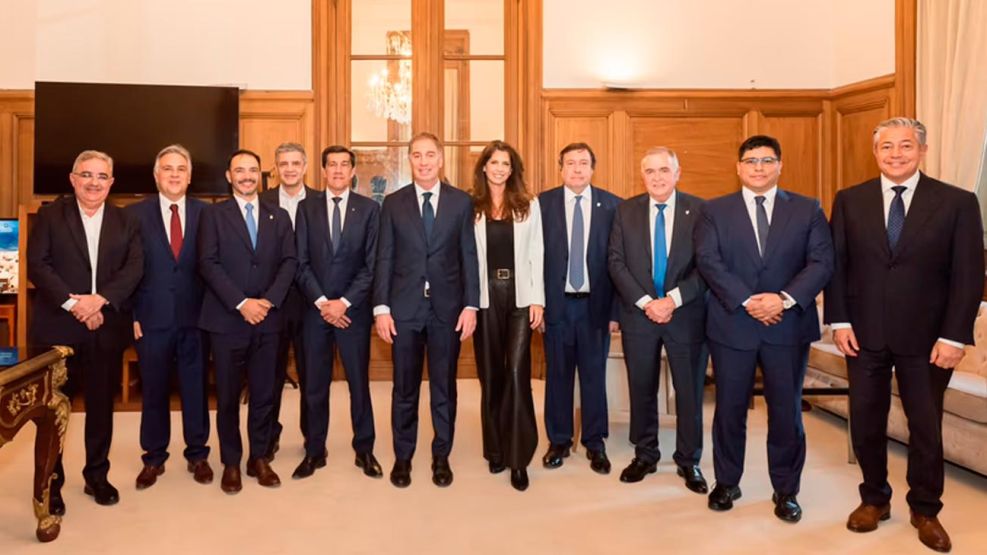 Los Milei reciben a diputados y senadores 01072026
