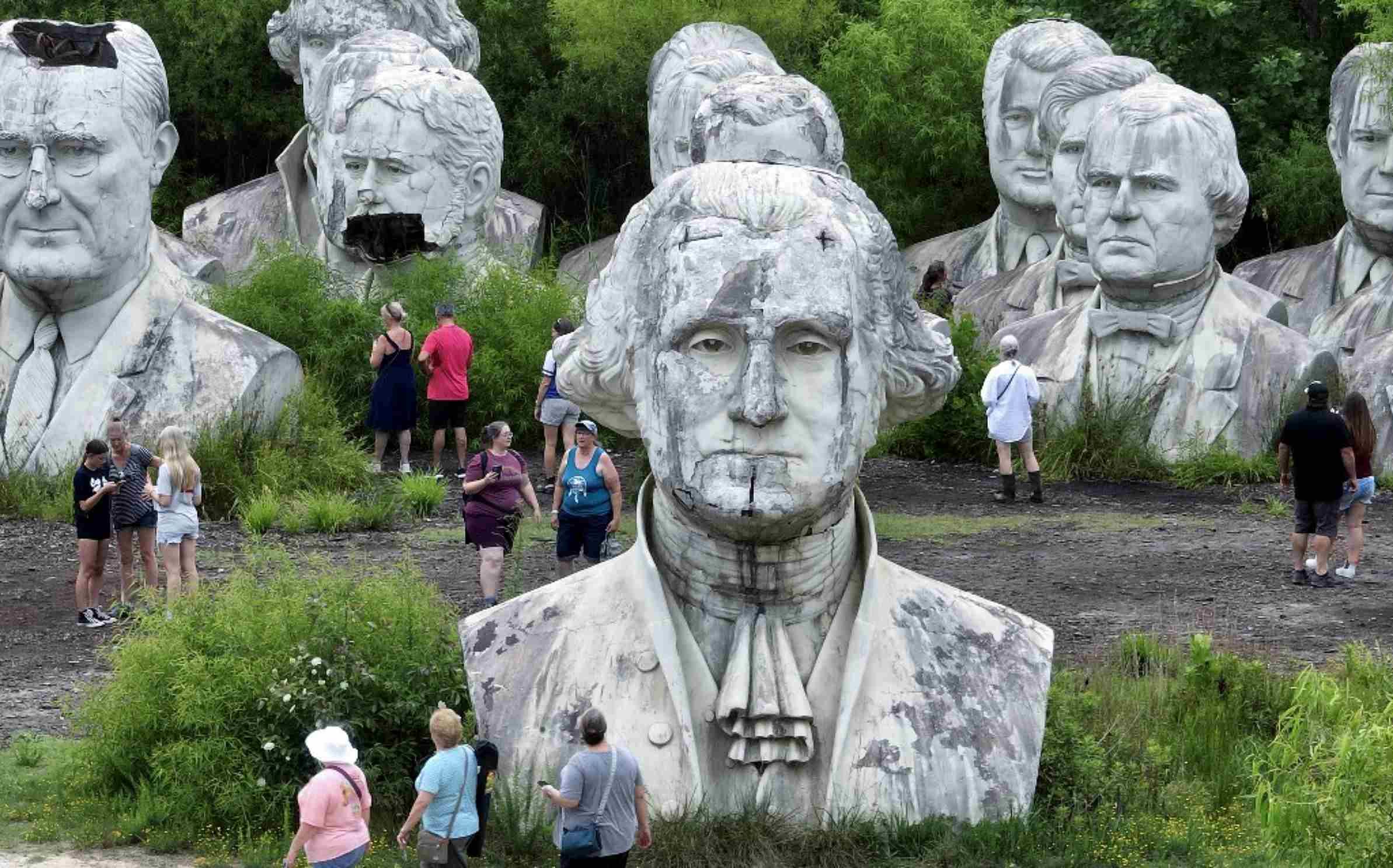 Las cabezas de presidentes (de Estados Unidos), instalación artística que busca museo, en Virginia (EE.UU.).