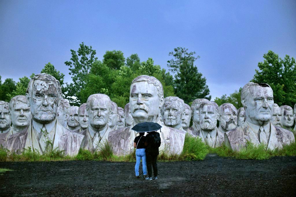 Las cabezas de presidentes (de Estados Unidos), instalación artística que busca museo, en Virginia (EE.UU.).