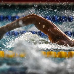 El nadador francés Pierre Largeron compite en la final de los 200 metros estilo libre durante el campeonato nacional de natación de Francia en Pierre Largeron Saint-Étienne. | Foto:OLIVIER CHASSIGNOLE / AFP