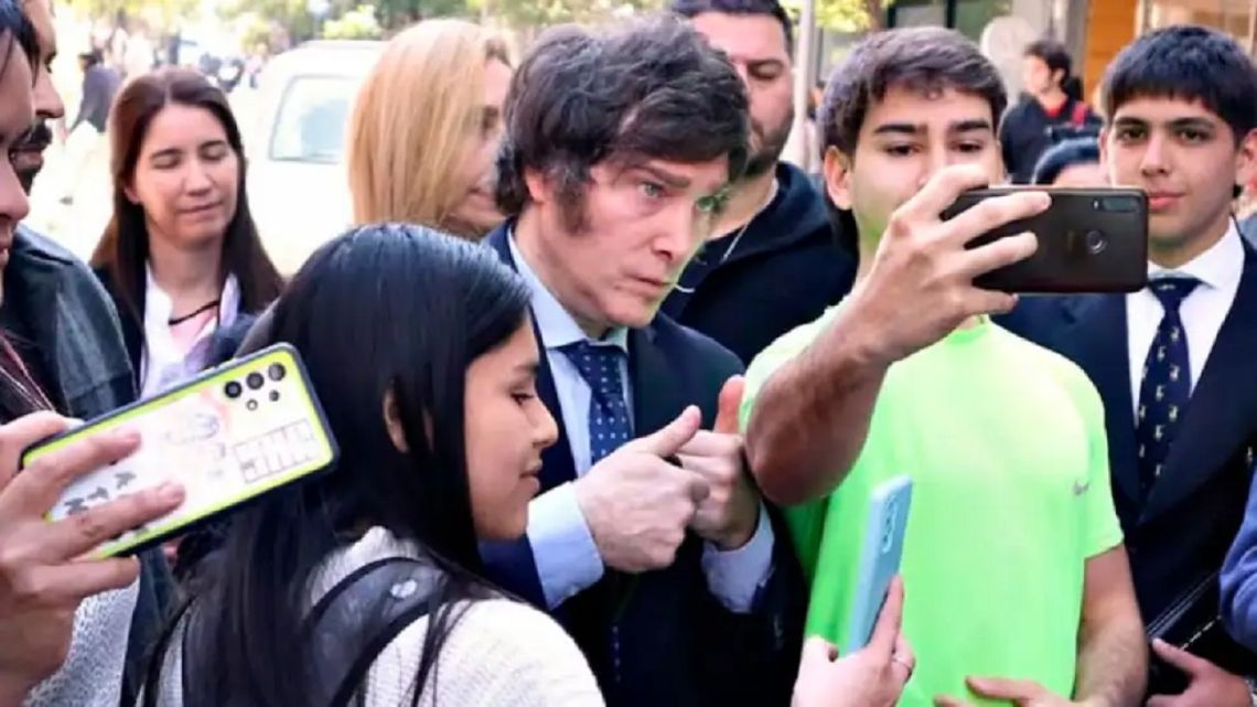 Elecciones 2027: según un relevamiento, "la mitad de los jóvenes prácticamente apoya la gestión de Javier Milei