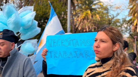 Vendedores ambulantes reclamaron un lugar en la Bienal: “Queremos trabajar en paz”