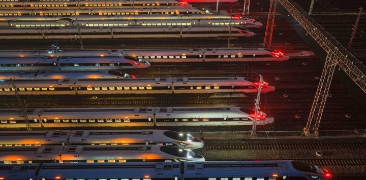 Imagen tomada con un dron de trenes de alta velocidad estacionados en un depósito, en Nanjing, en la provincia de Jiangsu, en el este de China.