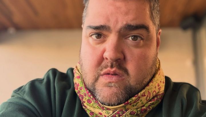 Darío Barassi mostró la oficina de su esposa, Lucía Gómez Centurión: "Me dio una paliza con su escritorio"