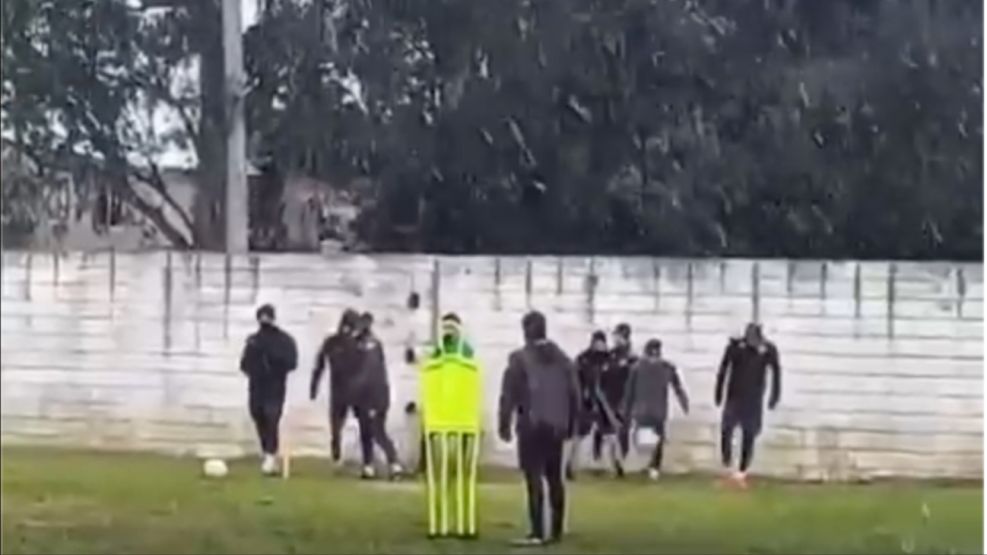 Kimberley sorprendió con un insólito entrenamiento bajo la nieve