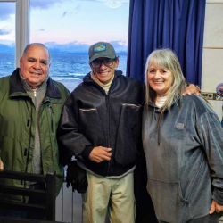 Uno de los principales atractivos de Dina Huapi es su excelente accesibilidad. Se encuentra a apenas 15 minutos de San Carlos de Bariloche y del aeropuerto internacional, permitiendo llegar fácilmente desde cualquier punto del país tanto en avión como en ómnibus de larga distancia.