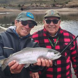Uno de los principales atractivos de Dina Huapi es su excelente accesibilidad. Se encuentra a apenas 15 minutos de San Carlos de Bariloche y del aeropuerto internacional, permitiendo llegar fácilmente desde cualquier punto del país tanto en avión como en ómnibus de larga distancia.
