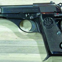 Calibre .380 Auto, competidor directo del .32 Auto. 