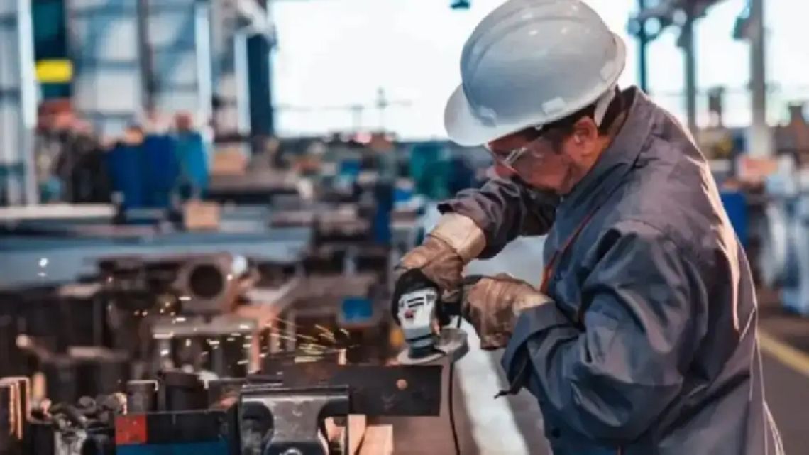 Repercusiones del avance de los servicios sobre la industria: Los servicios aportan menos al producto bruto que la industria"