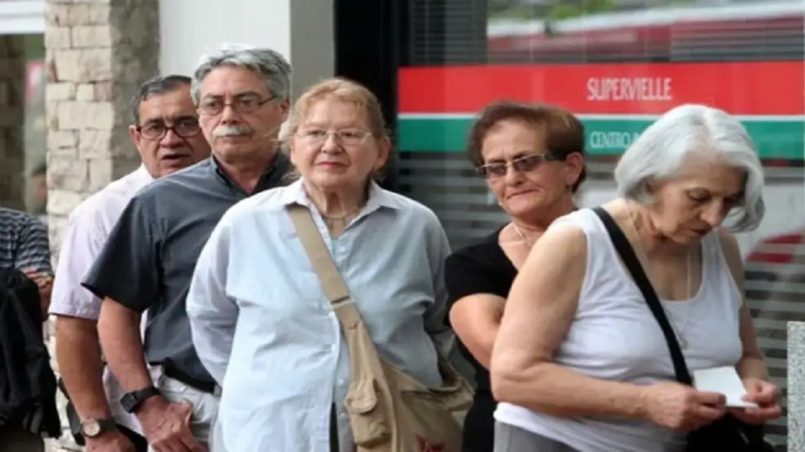 El sistema previsional, cada vez más deteriorado: menos empleo formal, menos aportes y menos jubilaciones