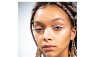 Delineador de ojos blanco: qué efecto genera este truco de maquillaje