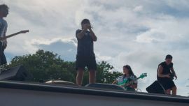 Banderazo en Miami: Ciro se subió al techo de un camión y cantó para los hinchas, pero hubo tensión con la Policía