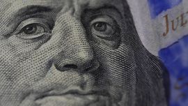 El dólar blue cerró en baja este viernes 24 de julio y el Banco Central volvió a comprar dólares
