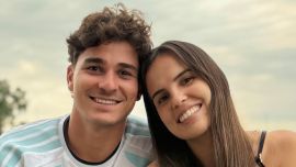 Entramos a la cocina de Julián Álvarez y Emilia Ferrero: espacio integrado, muebles torre y una isla