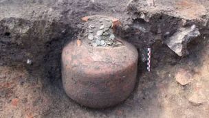 Encuentran una jarra con monedas de 1800 años de antiguedad. 