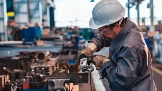 Repercusiones del avance de los servicios sobre la industria: “Los servicios aportan menos al producto bruto que la industria"