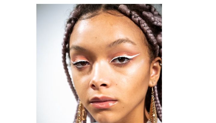 Delineador de ojos blanco: qué efecto genera este truco de maquillaje