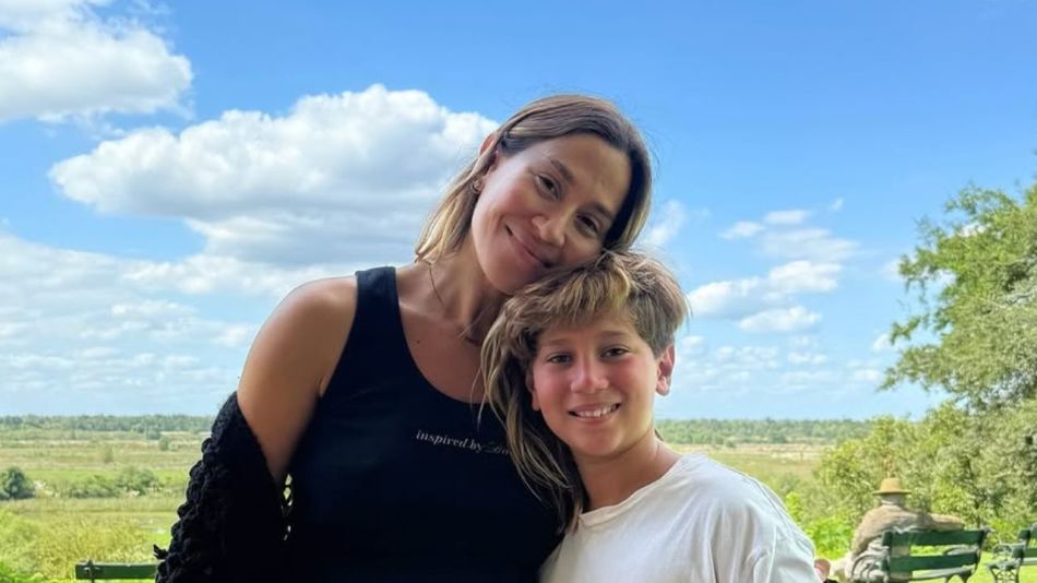Jimena Barón junto a su hijo Momo