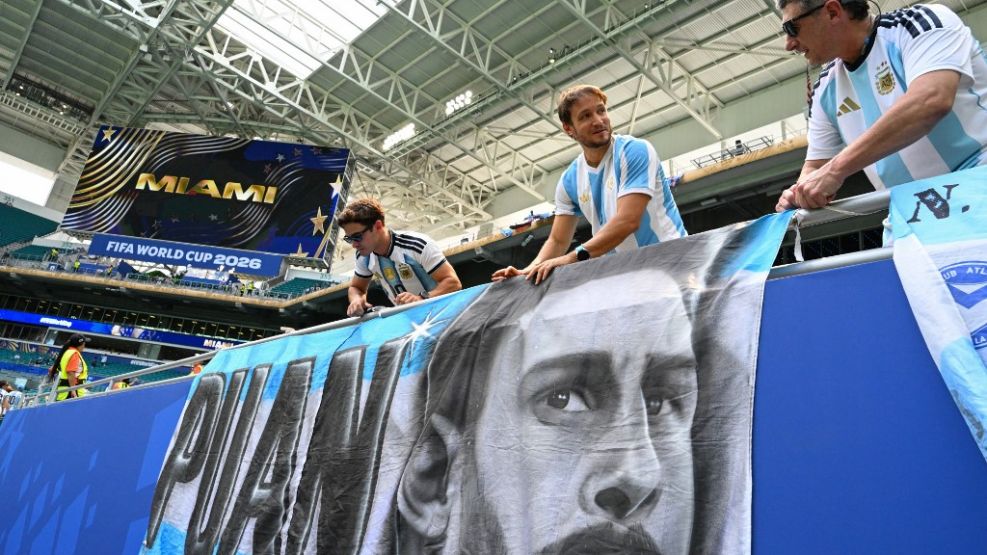 Hinchas argentinos en el Estadio de Miami