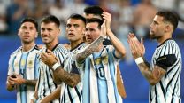 Lionel Messi, celebra junto a sus compañeros de equipo tras ganar el partido de la ronda de 32 del Mundial de 2026 entre Argentina y Cabo Verde