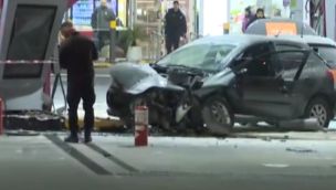 General Paz: auto chocó contra una estación de servicio 04072026