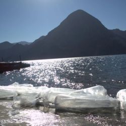 La iniciativa no solo busca conservar el equilibrio de los ecosistemas acuáticos, sino también sostener una población saludable de pejerreyes que permita mantener la actividad pesquera y el atractivo turístico del dique en los próximos años.