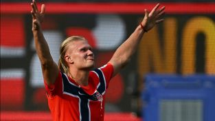 Haaland, en la gloria: sus dos goles eliminaron a Brasil del Mundial 2026.