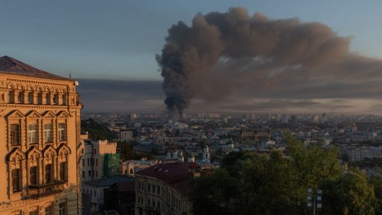 Tras una larga llamada entre Trump y Putin, arrecian los ataques en Ucrania y Crimea