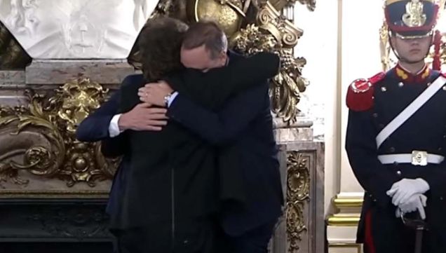 050726_abrazo_milei_adorni_santilli_capturapantalla_g