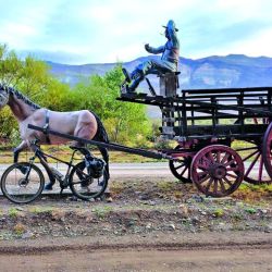 Lago Posadas: un lugar patagónico donde el silencio se impone y las rutas vacías fuera de temporada invitan a un cicloturismo salvaje.