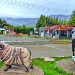 Lago Posadas: un lugar patagónico donde el silencio se impone y las rutas vacías fuera de temporada invitan a un cicloturismo salvaje.