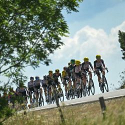 Los ciclistas del equipo UAE Emirates - XRG lideran el pelotón durante la tercera etapa de la 113.ª edición del Tour de Francia, un recorrido de 195,9 km entre Granollers (España) y Les Angles (sur de Francia). | Foto:LOIC VENANCE / AFP