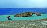 Lago Posadas en bike: por donde el viento todavía manda