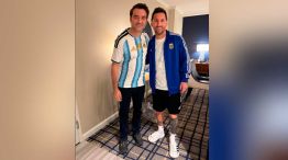 Javier Negre junto a Lionel Messi 060720026