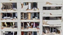 Rescatistas argentinos trabajan entre los escombros de un edificio colapsado en Venezuela: buscan a decenas de personas desaparecidas