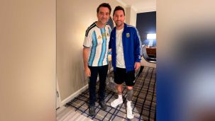 Javier Negre junto a Lionel Messi 060720026