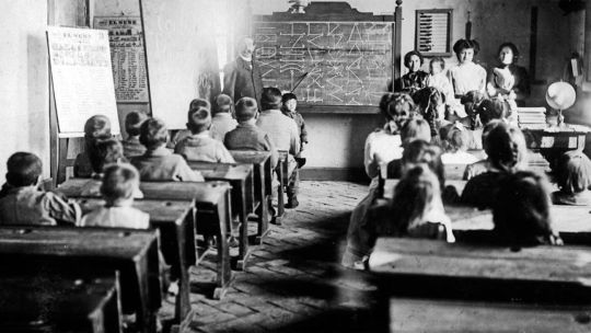 Escuela 1890-1900 06072026