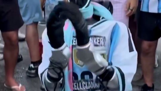 Video: el robot de la hinchada argentina que baila las canciones del Mundial