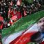 Fotogaleria Los dolientes ondean una bandera con los retratos del actual líder supremo de Irán, Mojtaba Khamenei (izquierda), y su padre asesinado, Ali Khamenei, durante una procesión fúnebre en honor al líder supremo iraní asesinado, Ali Khamenei