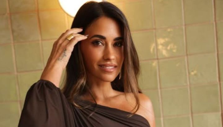 Antonela Roccuzzo marcó la tendencia con el nuevo boom en pantalones: el jean high waist wide leg