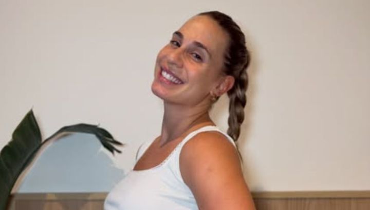 Juli Puente mostró la habitación de su hija Serena: cuna colecho, luces cálidas y una tierna decoración